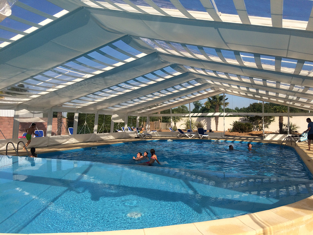 espace aquatique avec piscine couverte