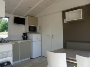 intérieur mobil-home lodgia camping Aloé Royan