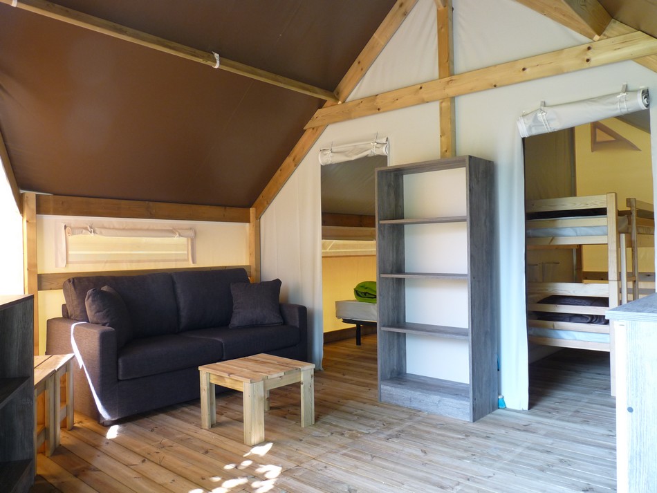 intérieur tente ecolodge camping Aloé Charente Maritime